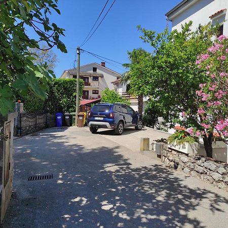 Apartments Kamelija Malinska Exterior photo