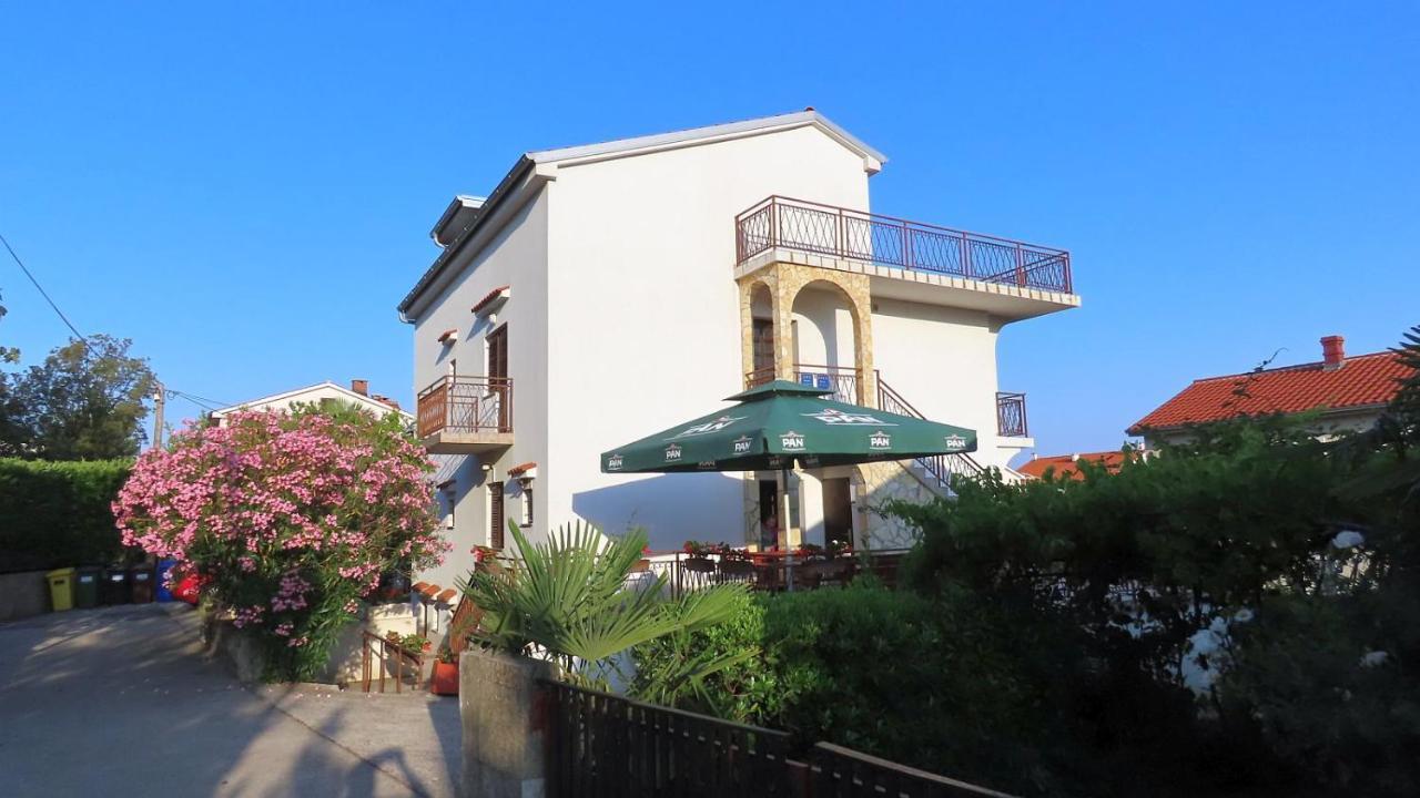 Apartments Kamelija Malinska Exterior photo