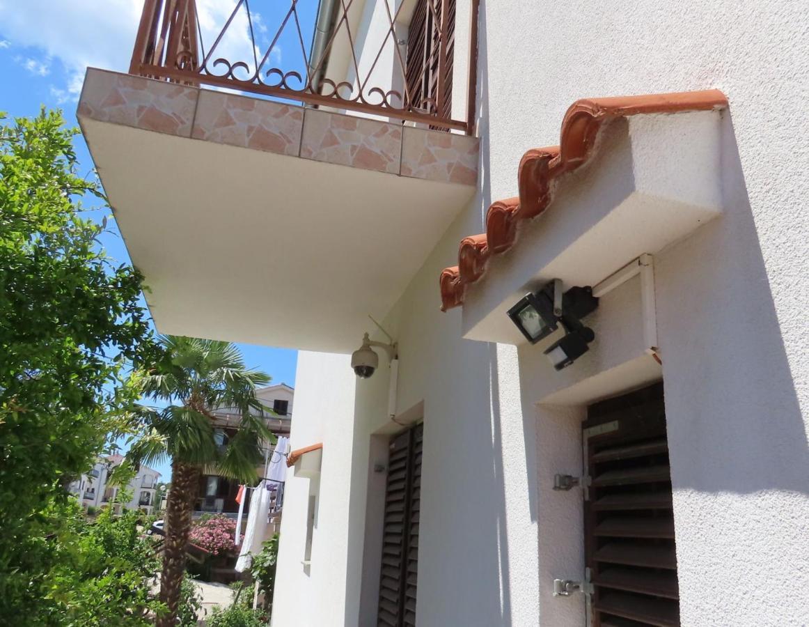 Apartments Kamelija Malinska Exterior photo