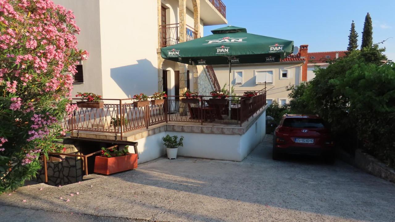 Apartments Kamelija Malinska Exterior photo