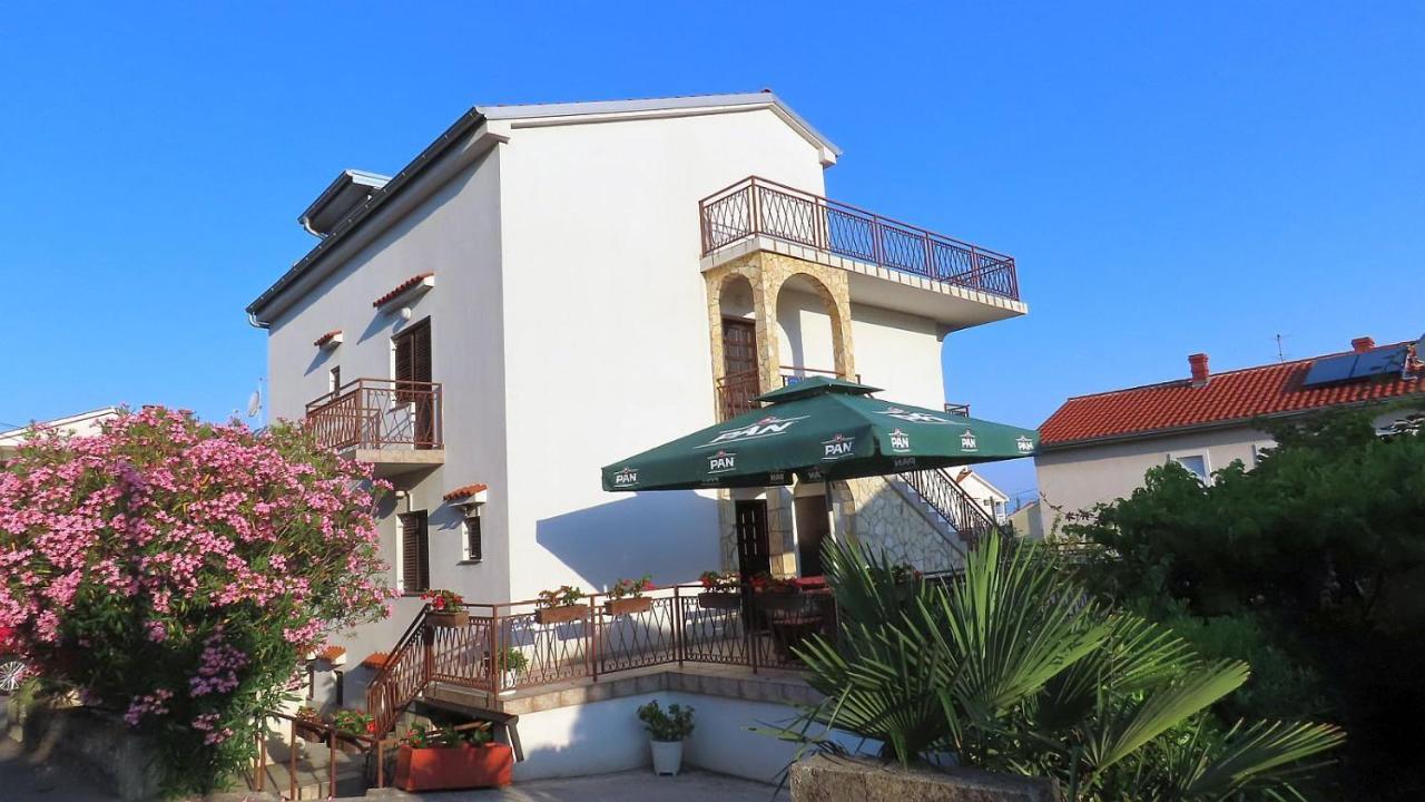 Apartments Kamelija Malinska Exterior photo