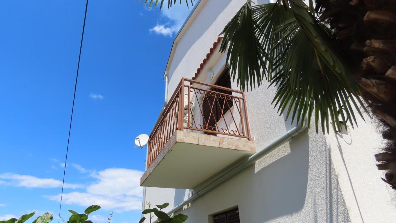 Apartments Kamelija Malinska Exterior photo