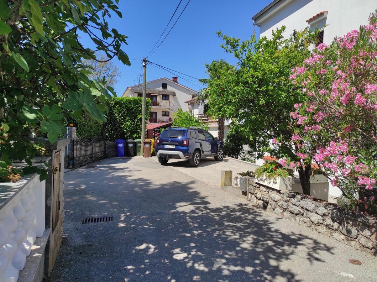 Apartments Kamelija Malinska Exterior photo