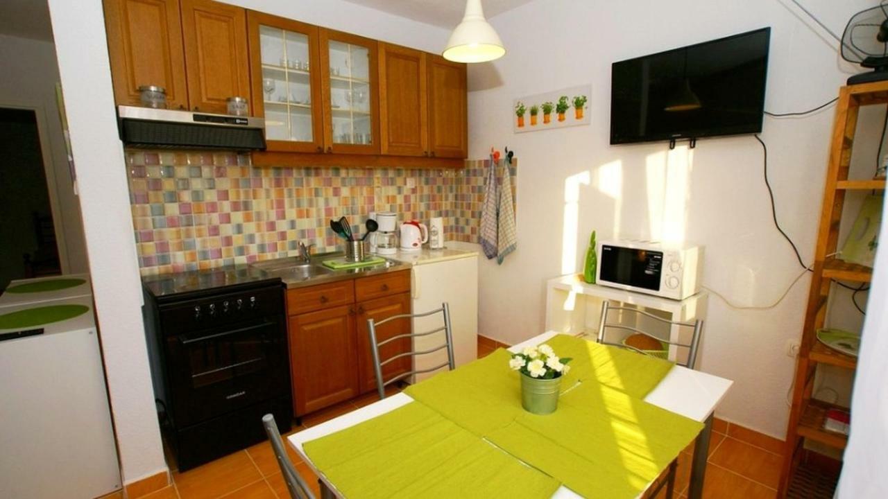 Apartments Kamelija Malinska Exterior photo