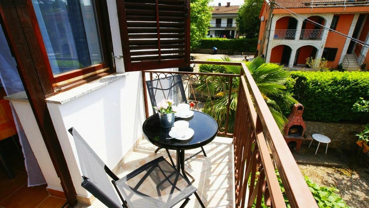 Apartments Kamelija Malinska Exterior photo